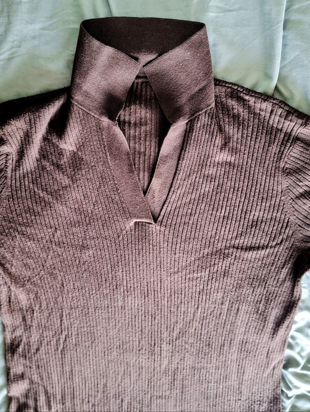 Ribbed Short Sleeve Top in Brown Like New